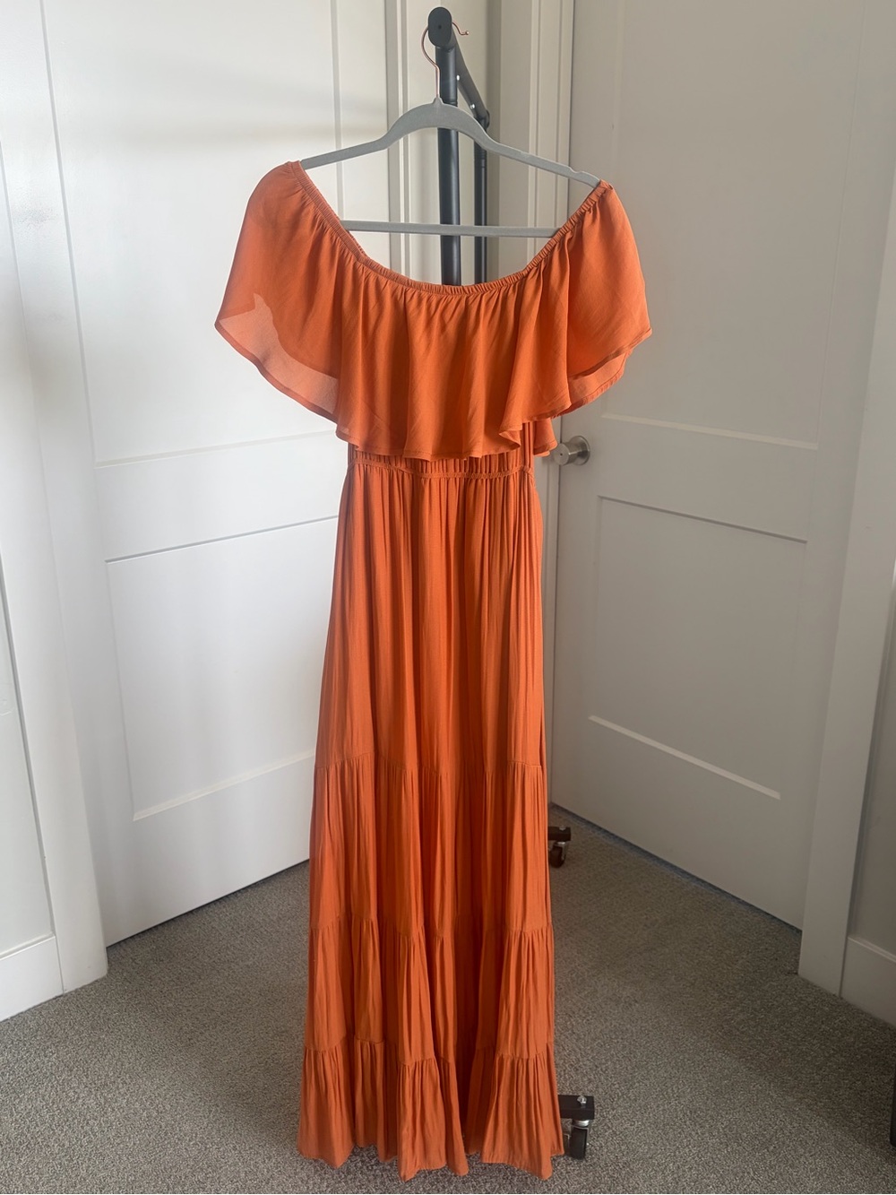 Off the Shoulder Ruffle Maxi Dress - Picture 2 of 4